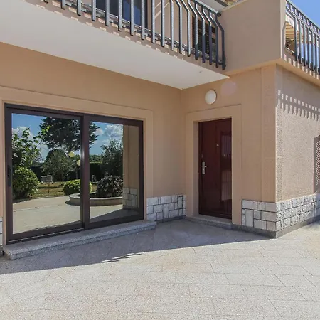 2 Bedroom Beautiful In Gracisce