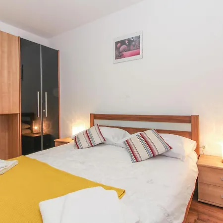 2 Bedroom Beautiful In Lägenhet