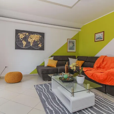 Apartman 2 Bedroom Beautiful In