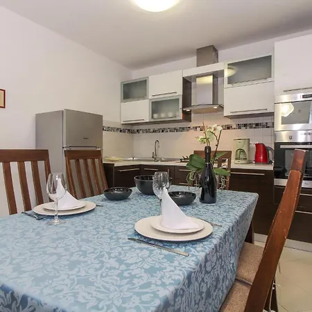 2 Bedroom Beautiful In Lägenhet *