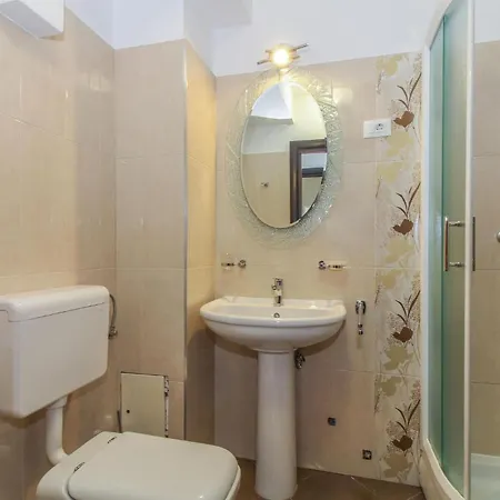 2 Bedroom Lovely In * Gracisce