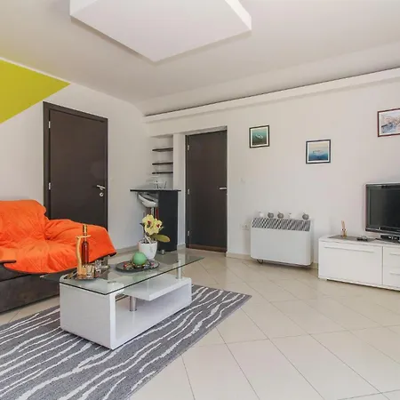 2 Bedroom Lovely In