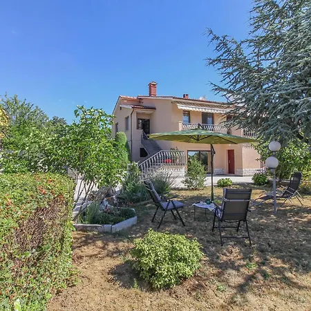 Apartment 2 Bedroom Lovely In