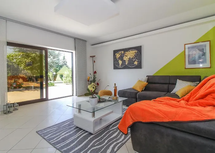 2 Bedroom Lovely In Gracisce * Gračišće